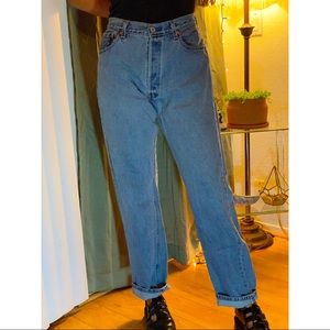 VINTAGE LEVI JEANS